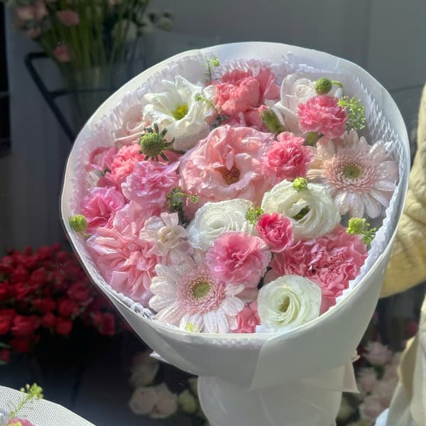 Bó Hoa Hồng Trắng Dịu Dàng