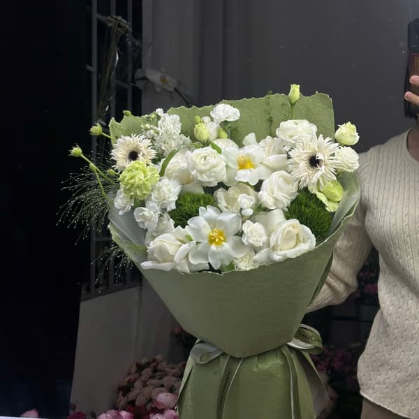 Bó Hoa Trắng Xanh Olive